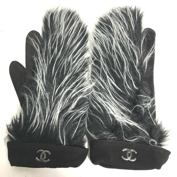 CHANEL Black Love Gloves - Picture 1 of 9